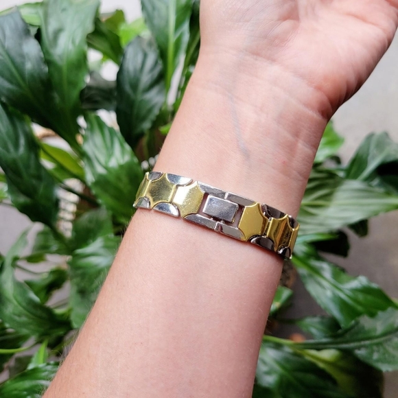 Rhinestone Quartz Classic Watch - Picture 8 of 8